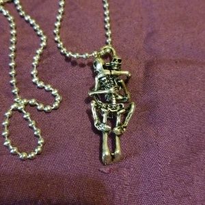 ☠💀**Hugging Skeleton 20 in. Necklace